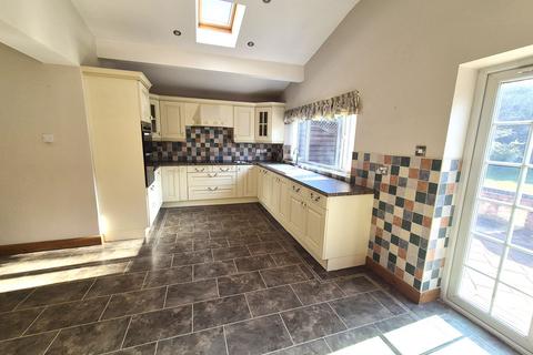 3 bedroom detached house to rent, Hawthorn Road, Streetly, B74