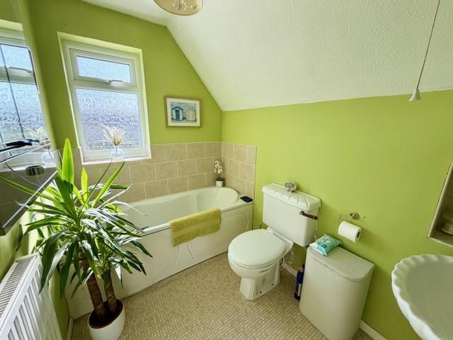15 St Andrew Bathroom.jpg
