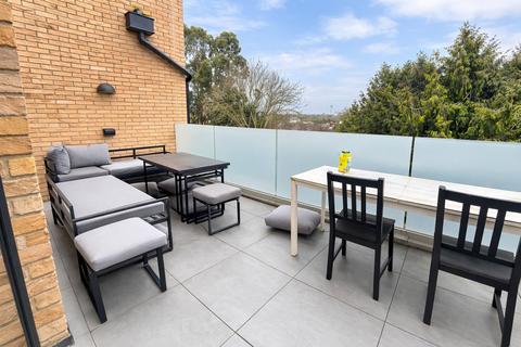 2 bedroom flat to rent, Eastbury Road, Watford