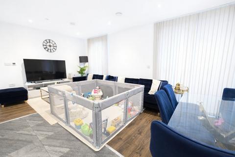 2 bedroom flat to rent, Eastbury Road, Watford