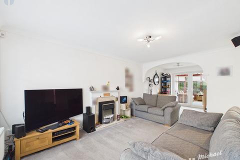 3 bedroom end of terrace house for sale, Redwing, Aylesbury