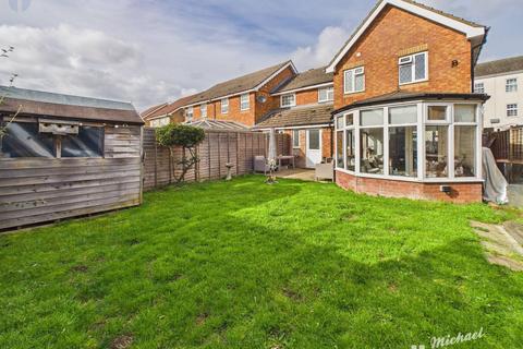 3 bedroom end of terrace house for sale, Redwing, Aylesbury