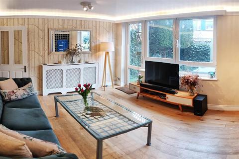 undefined, Burnett Court, Parkham Street, Battersea Square SW11
