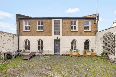 undefined, White Horse Lane, London E1