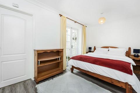 undefined, White Horse Lane, London E1