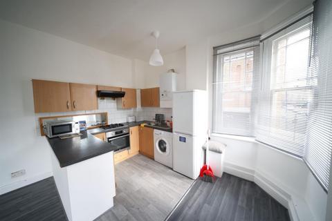 1 bedroom apartment to rent, Grand Parade, Green Lanes, London