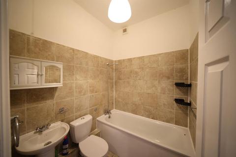 1 bedroom apartment to rent, Grand Parade, Green Lanes, London