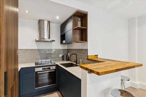 2 bedroom flat to rent, Queen's Gardens, Hyde Park W2