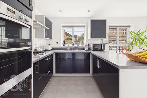 3 bedroom detached house for sale, Maze Avenue, Queens Hills, Norwich
