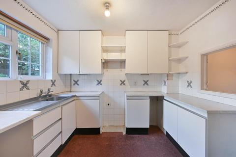 undefined, Middle Close, Epsom