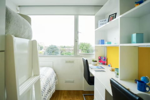 Studio to rent, Chelsea Lightfoot Hall, Manresa Road, London