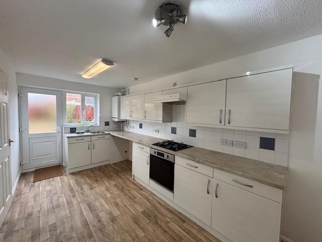 Kitchen 2.jpg