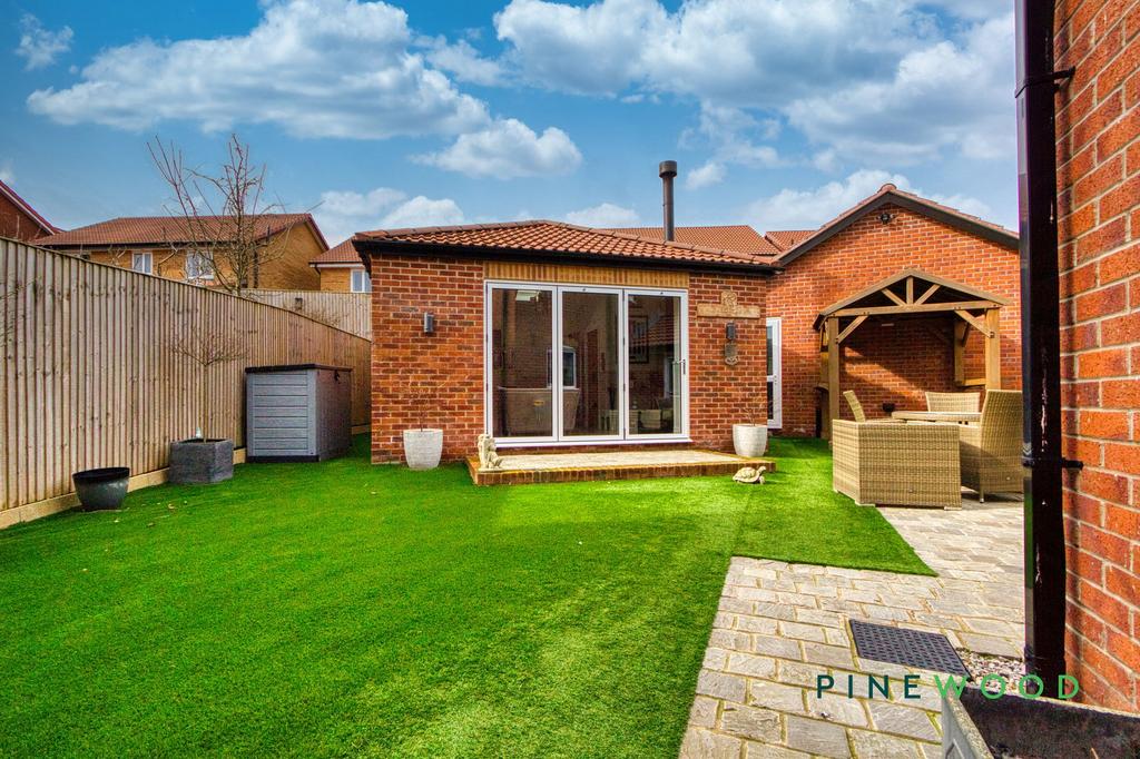 Garden / Outbuilding
