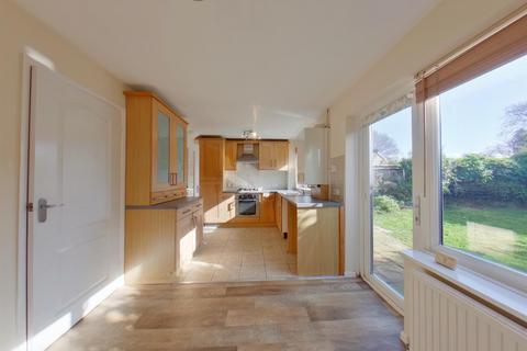 3 bedroom semi-detached house to rent, Fitzwilliam Avenue, Fareham PO14