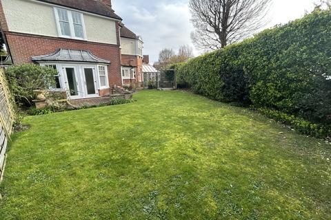 2 bedroom flat to rent, 1 MIlnthorpe Road, Meads