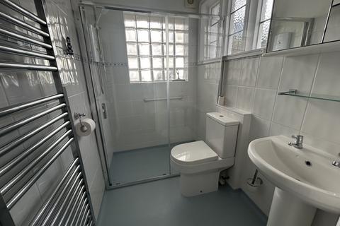 2 bedroom flat to rent, 1 MIlnthorpe Road, Meads