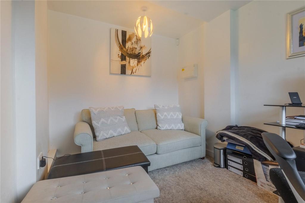 Bedroom/Office