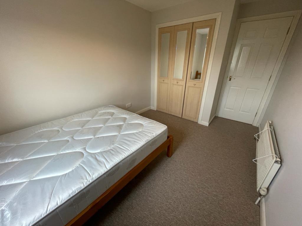 Second bedroom 2 (2)