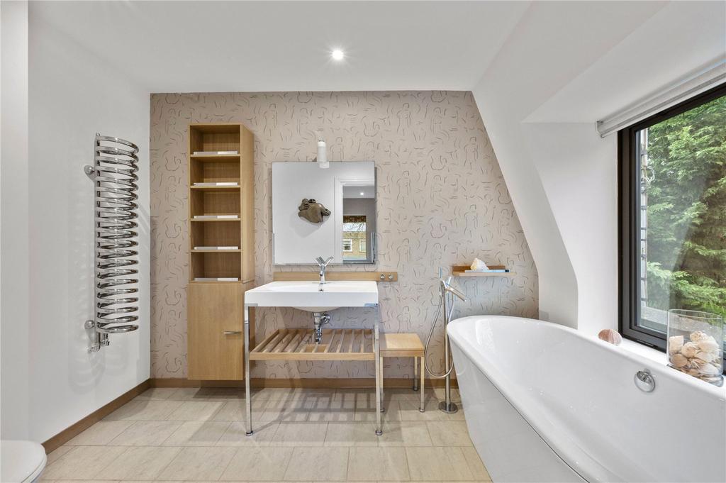 Ensuite Bathroom 3