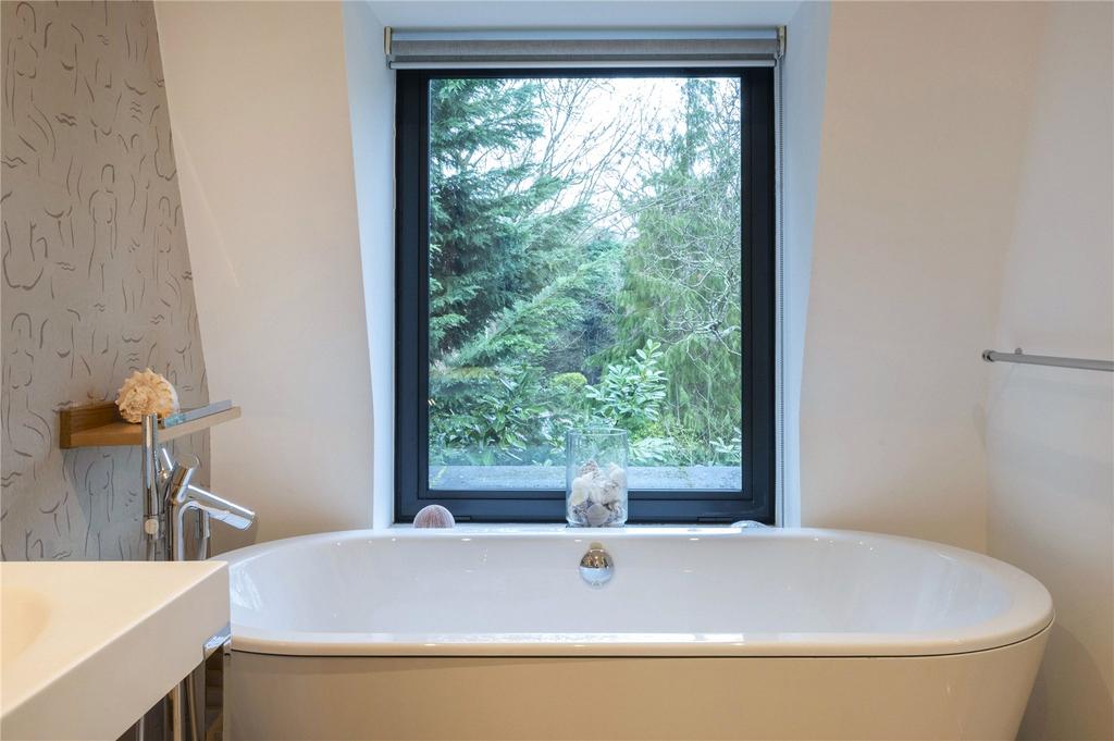 Ensuite Bathroom 3