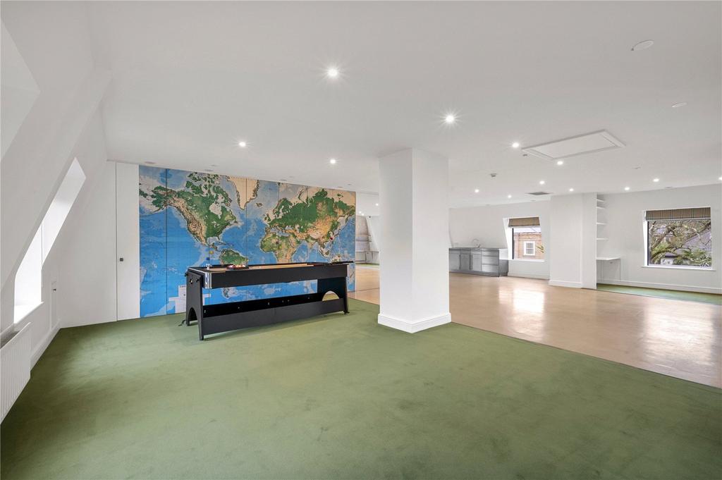Playroom/Sitting Rm