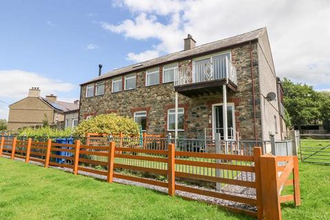 5 bedroom character property for sale, off Rhes Glynllifon, Groeslon, Gwynedd, LL54