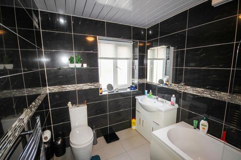 3 bedroom maisonette for sale, Uxbridge Road, Hayes, UB4