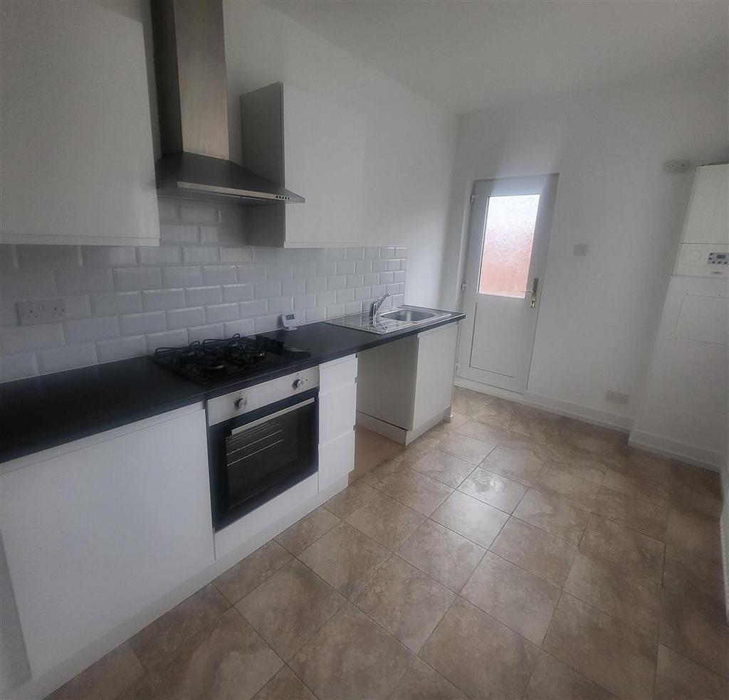 61 Brinkburn kitchen .jpg