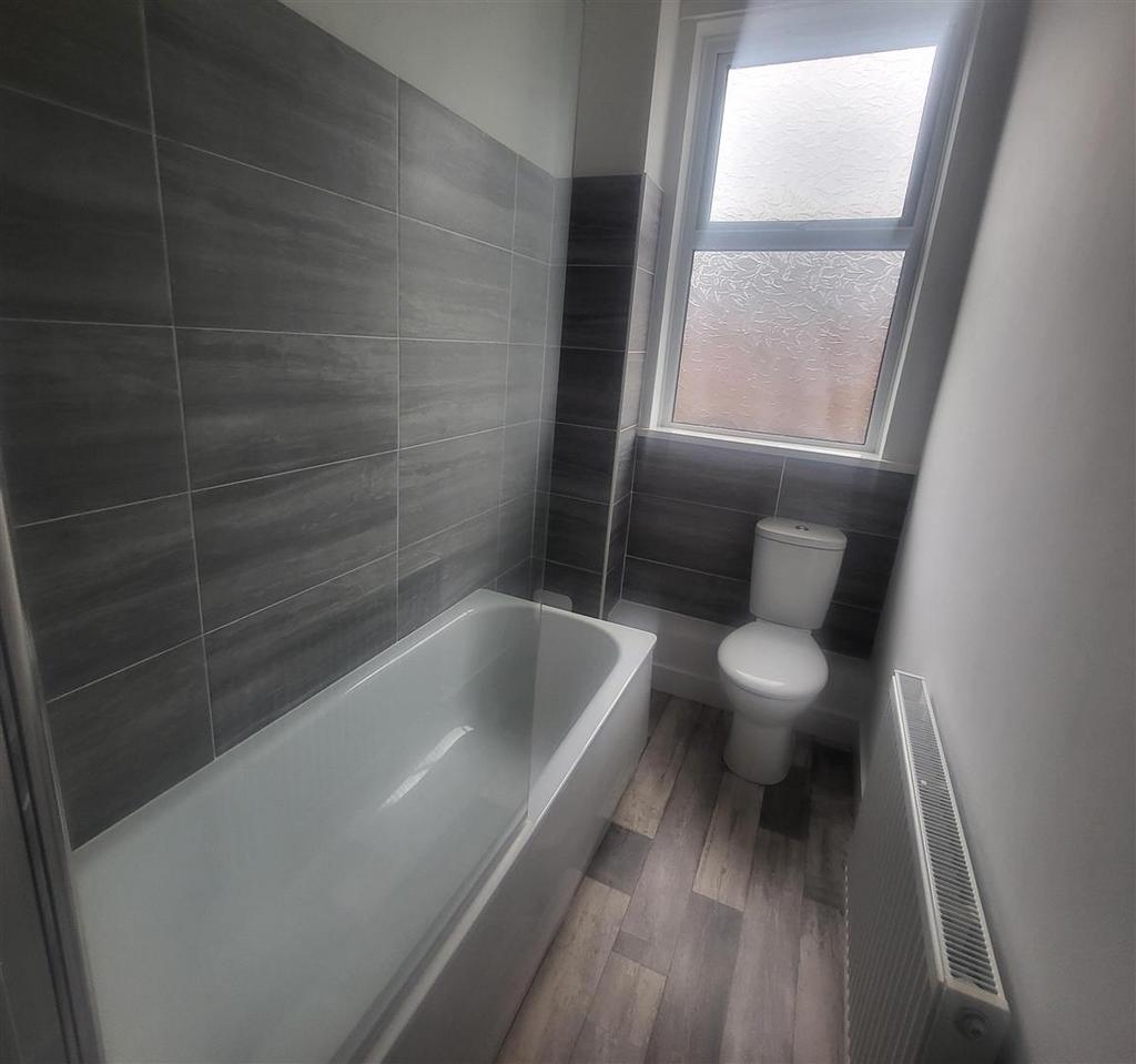 61 brinkburn bathroom .jpg