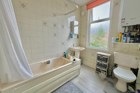 2 bedroom end of terrace house to rent, Conway Mount, Leeds, West Yorkshire, LS8