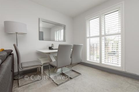 2 bedroom flat for sale, Chaldon Road, Caterham CR3