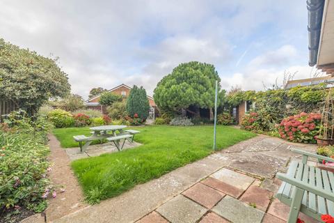 2 bedroom bungalow for sale, Beechwood Close, St. Marys Bay, Romney Marsh, Kent, TN29