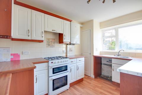 2 bedroom ground floor maisonette for sale, WEST END! SHARE OF FREEHOLD! CHAIN FREE!