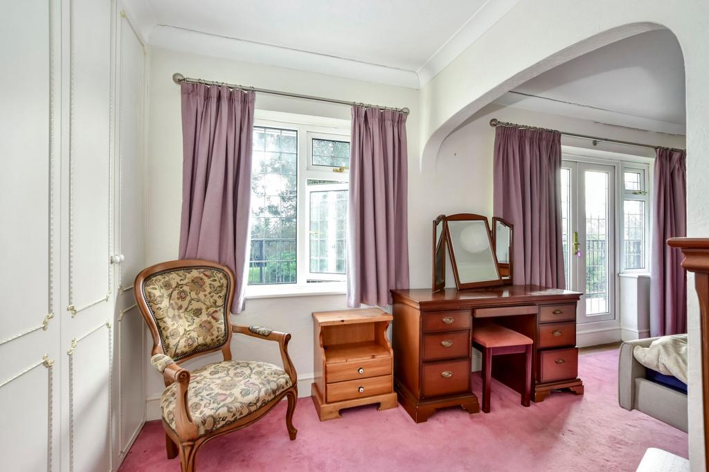 Dressing area to master bedroom