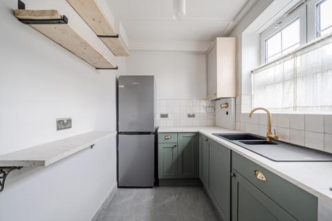 3 bedroom flat to rent, Hazellville Road London N19