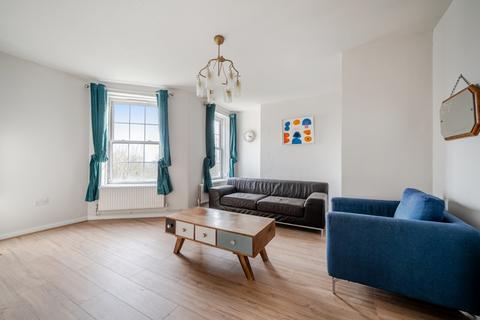 3 bedroom flat to rent, Hazellville Road London N19