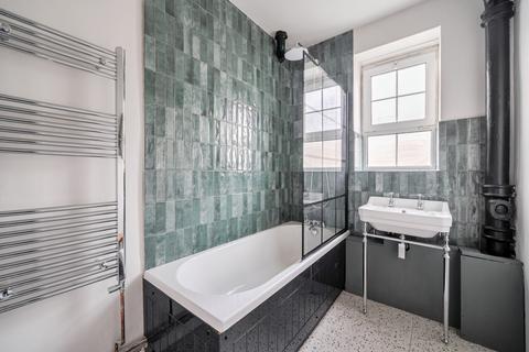 3 bedroom flat to rent, Hazellville Road London N19