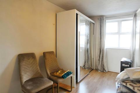 1 bedroom flat to rent, Pickford Gardens Slough