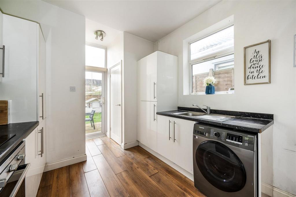 Kitchen to garden.jpg