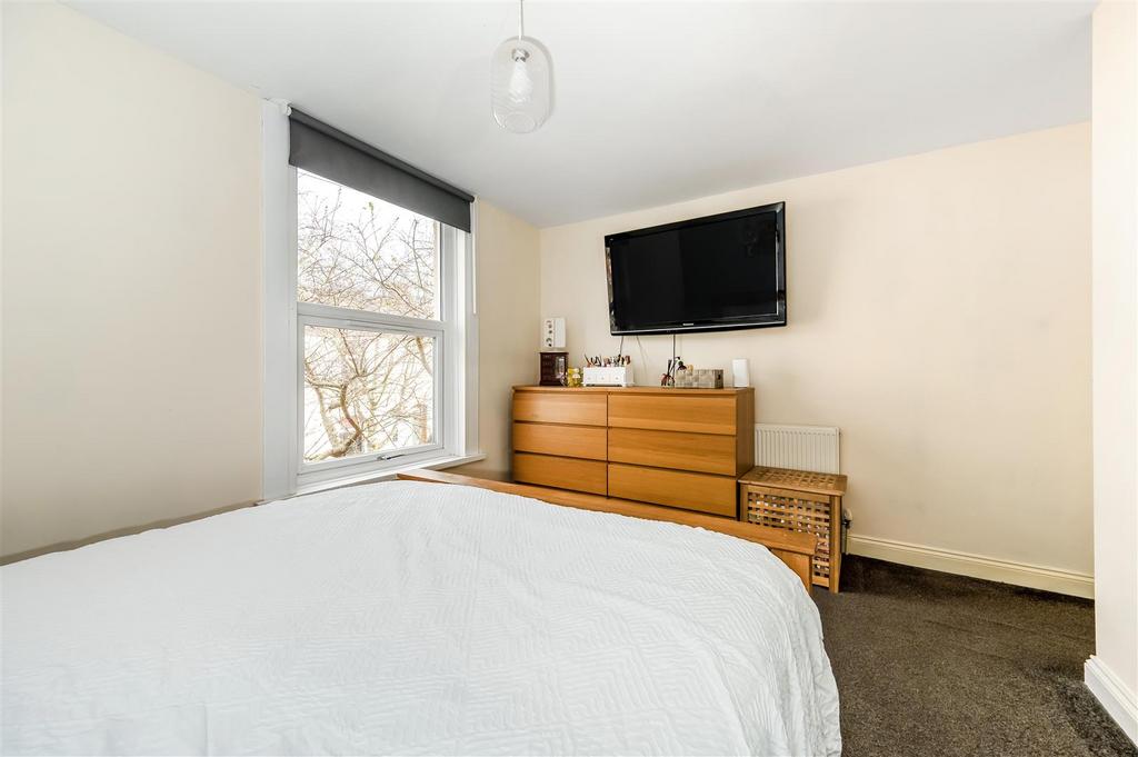 Bedroom 1.jpg