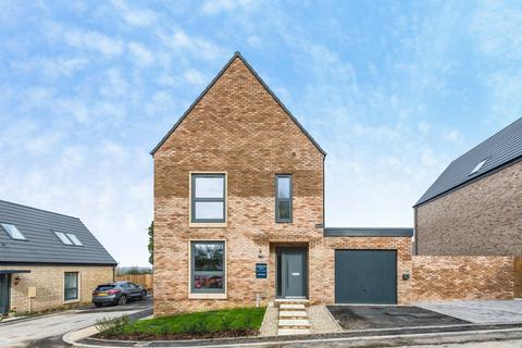 4 bedroom detached house for sale, Swindon Road, Highworth, Swindon