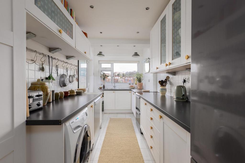 154 Sylvia Ave-16.jpg