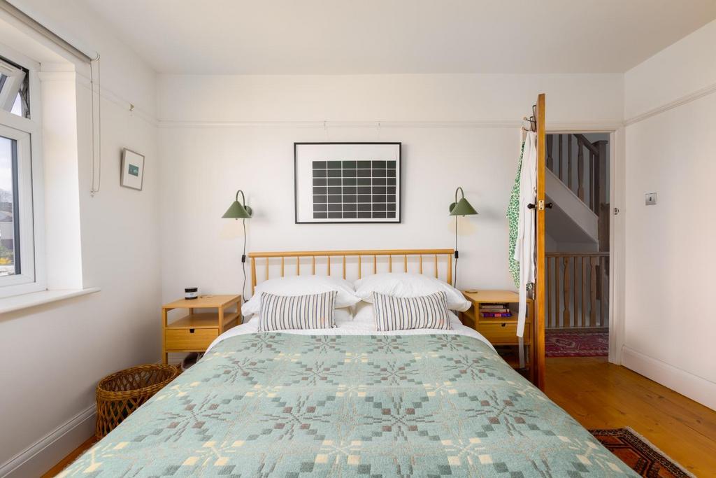 154 Sylvia Ave-23.jpg
