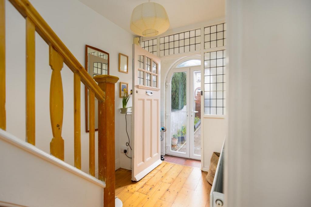 154 Sylvia Ave-15.jpg