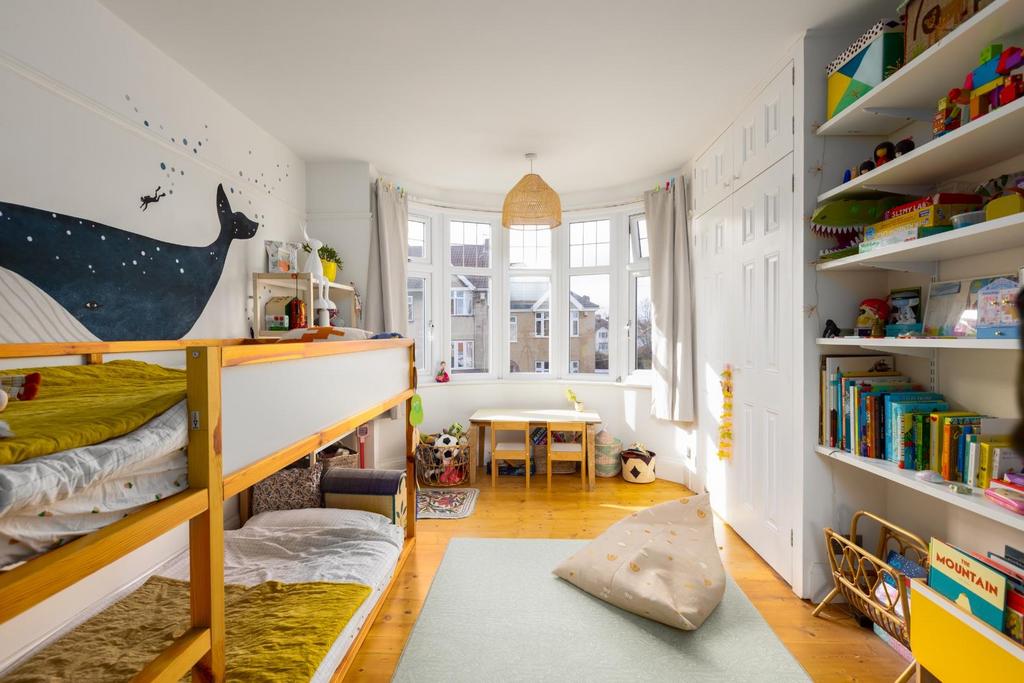 154 Sylvia Ave-11.jpg