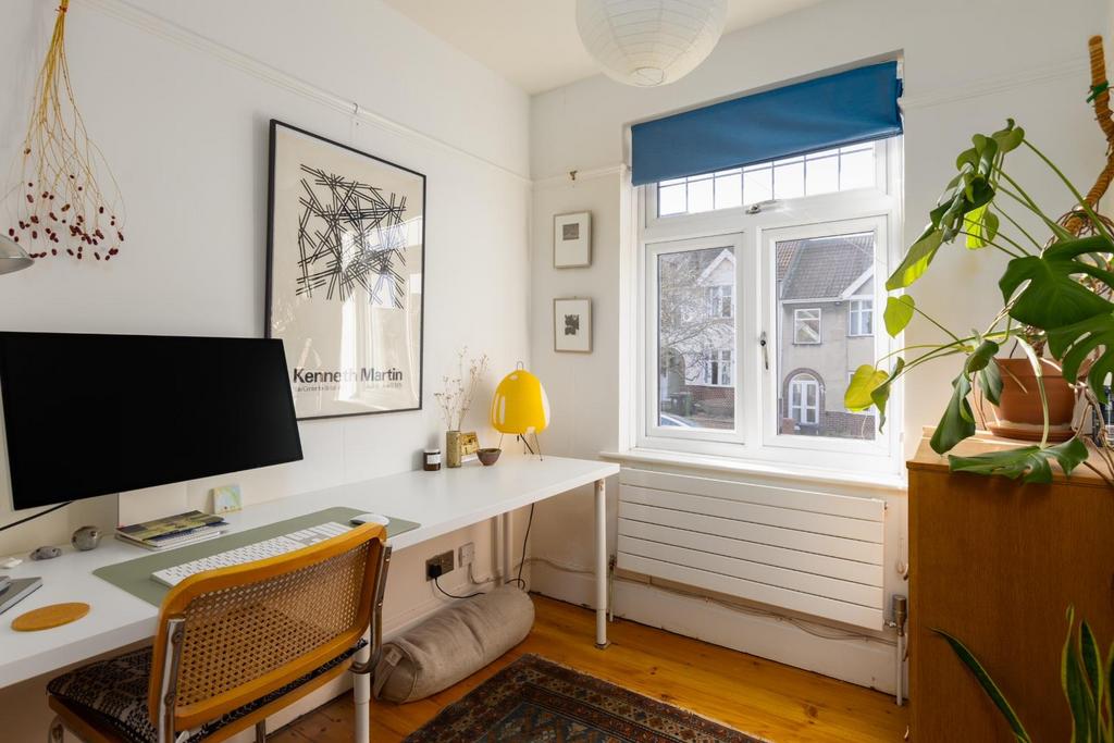 154 Sylvia Ave-29.jpg