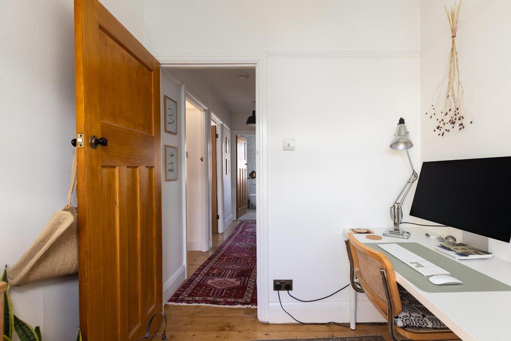 154 Sylvia Ave-30.jpg