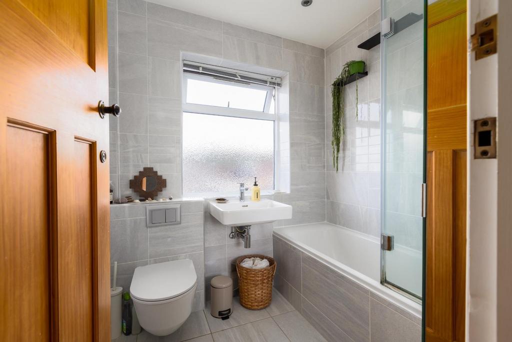 154 Sylvia Ave-20.jpg
