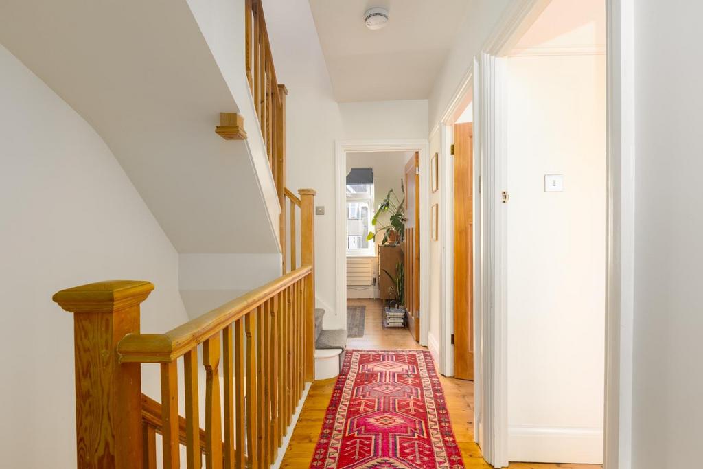 154 Sylvia Ave-28.jpg