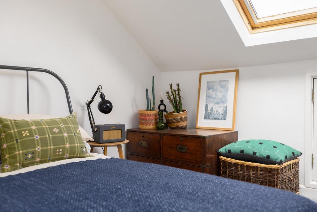 154 Sylvia Ave-35.jpg